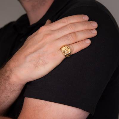 750/1000 Yellow Gold Signet Ring with Dice Motif - Imperium