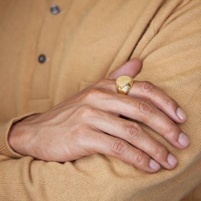 750/1000 Yellow Gold Oval Eagle Motif Signet Ring - Imperium