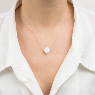 Collier Or Jaune Trèfle Agate Blanche, Longueur 42 cm ajustable - Morganne Bello
