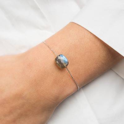 White 750/1000 Gold & Cushion Labradorite Bracelet, Adjustable Length 17 cm - Morganne Bello