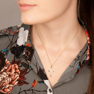 Pendentif croix latine Or Jaune 750 et zircons - Vandona