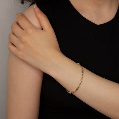 375/1000 Yellow Gold Twisted Bangle Bracelet, 3 mm Width - Emanessence