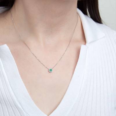 Collier Or blanc et Emeraude, Longueur de 42 à 45 cm - Aurora