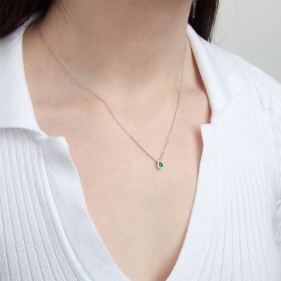 Collier Poire Emeraude et Diamants, Or blanc, Longueur de 42 à 45 cm - Aurora