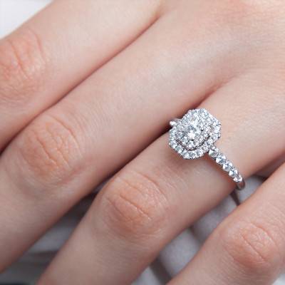 Art Deco Diamond Engagement Ring with Side Stones in 750/1000 White Gold - Alliantine