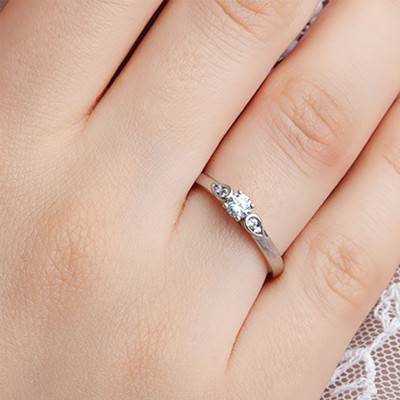 Solitaire accompagné Gouttes & Diamants Or Blanc 375 - Alliantine