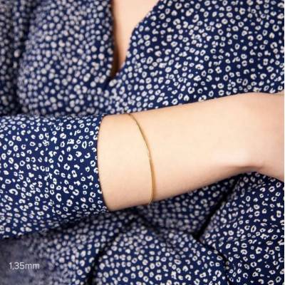 375/1000 Yellow Gold Round Wire Bangle Bracelet, Width 2.25 mm, Diameter 60 mm to 65 mm - Emanessence
