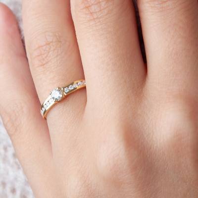 750/1000 Yellow Gold Diamond Accented Solitaire Ring 0,40 ct GSI - Demetra