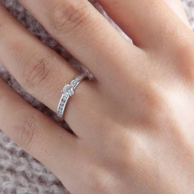 750/1000 White Gold Diamond Accented Solitaire Ring 0,40 ct GSI - Demetra