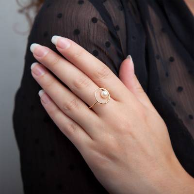 375/1000 Yellow Gold & Round Cultured Pearl Ring - Emanessence