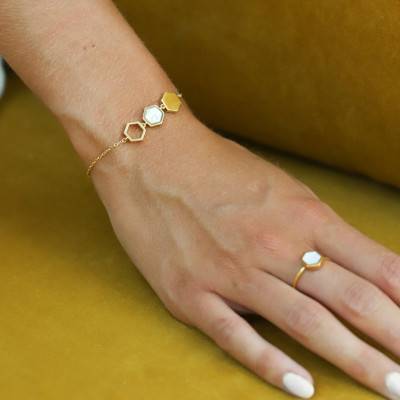 Honey Yellow Gold-Plated & Mother-of-Pearl Bracelet, Adjustable Length 18 cm - Skalli