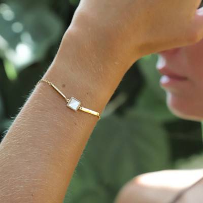 Yellow Gold-Plated & Mother-of-Pearl Boheme Bracelet, Adjustable Length 18 cm - Skalli