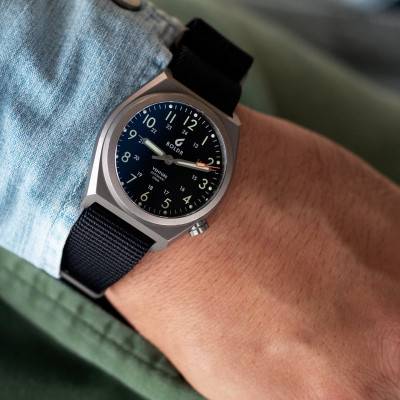 Venture Carbon Black Watch - Boldr