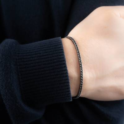 Black Rhodium-Plated 375 White Gold & Spinel Stretch Tennis Bracelet, 56 mm Diameter - Divine