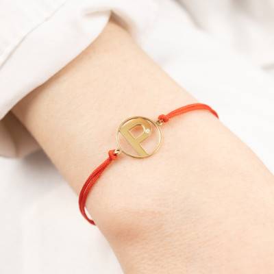 375/1000 Yellow Gold Red Cord Initial Medallion Bracelet, 12 cm Length - Ocarat