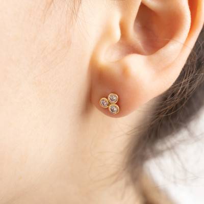 375/1000 Yellow Gold & Triple White Crystal Triangle Earrings - Ocarat