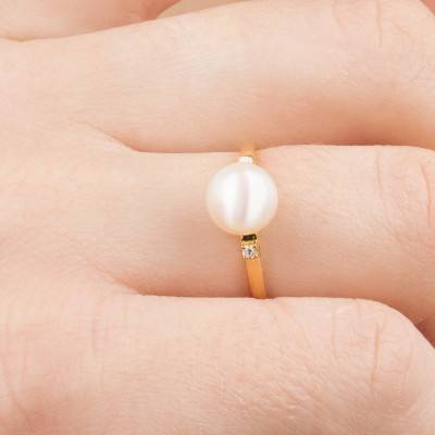 750/1000 Yellow Gold & 0.02 ct Diamond and Freshwater Pearl Ring - Négoce-îles