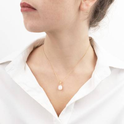 750 Yellow Gold & Pear-Shape 9/10 mm Freshwater Pearl Pendant - Négoce-îles