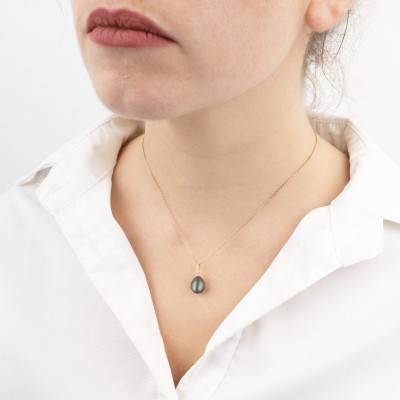 750/1000 Yellow Gold & Pear-Shaped Tahitian Pearl 9/10 mm and 0.01 ct Diamond Pendant - Négoce-îles