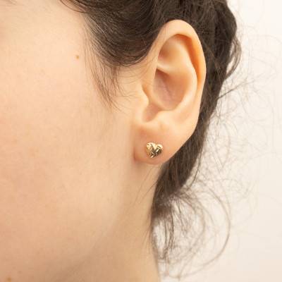 750/1000 Yellow Gold Glittery Heart Stud Earrings - Emanessence