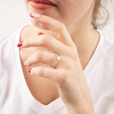 Bague Diamant Coussin 0,25 ct et son Halo en Or Blanc 750 - Divine