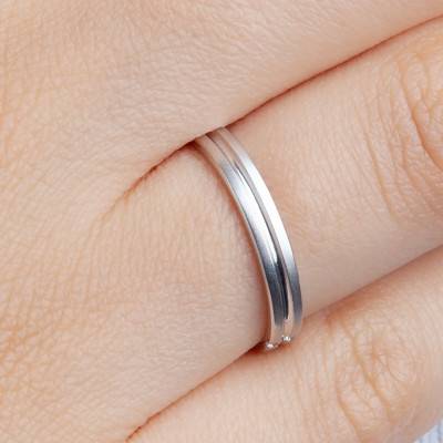 Alliance Demi-Bombée en Or Blanc 750 & Diamants 0,02 ct, Largeur 4 mm - Amore