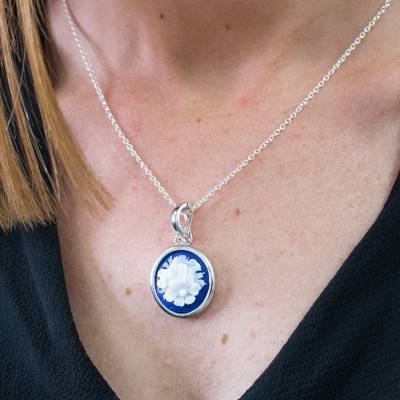 Pendentif Camée Rond Fleurs, Bleu & Argent - Emanessence