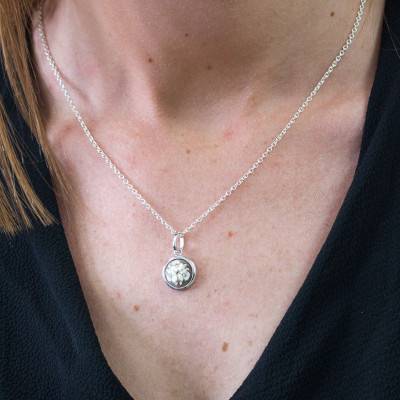 Round Brown Floral Cameo 925 Silver Pendant - Emanessence