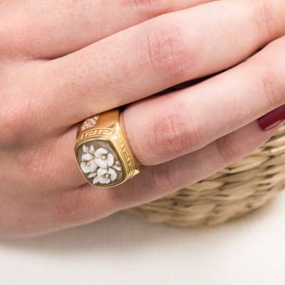 Brown Gold-Tone Floral Cameo Stone Ring - Emanessence
