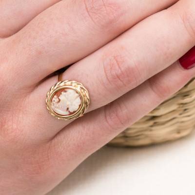 375/1000 Yellow Gold Red Cameo Ring - Emanessence