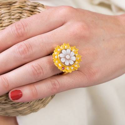 Gilded Anastasia Flower Cameo & White Pearl Ring - Emanessence