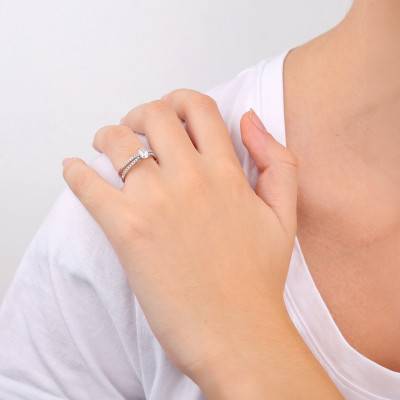 Solitaire Accompagné en Or Blanc 750 & Diamants 0,43 ct, Largeur 1,55 mm - Alliantine