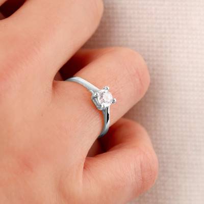 750/1000 White Gold GIA G/VS2 Diamond 4-Prong Solitaire Ring - Ocarat