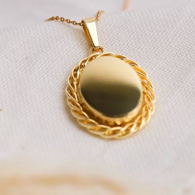 375/1000 Yellow Gold Oval Photo Locket - Vandona
