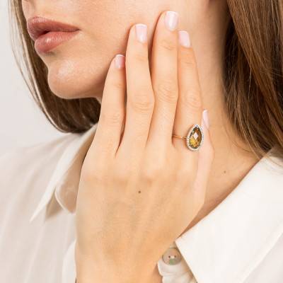 750/1000 Yellow Gold Teardrop Alma Ring with Diamonds and Olive Quartz - Morganne Bello