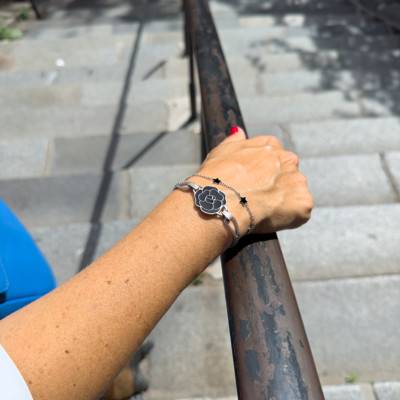 Steel & Black Enamel Gardenia Bracelet, Length 14 cm to 19 cm - Sila Paris
