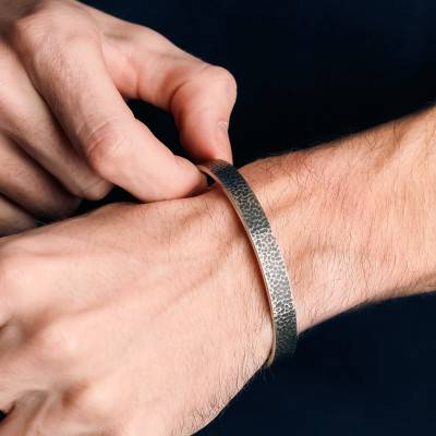 Bracelet Jonc Ouvert Texturé en Argent 925, Diamètre 6,70 cm et 5,60 cm, Largeur 8 mm - Vandona