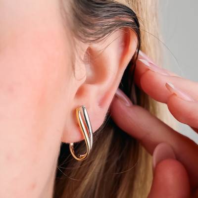 Two-Tone 750/1000 Gold Oval Wave Hoop Earrings, 10 mm Diameter - Emanessence