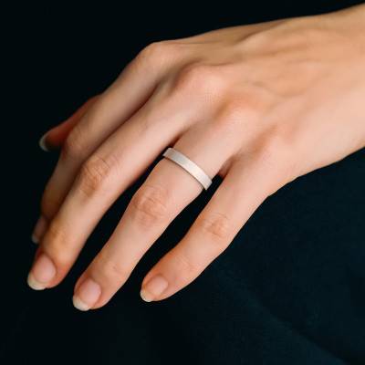 Alliance Ruban Confort en Or Blanc 750, Largeur 4 mm - Gaïa