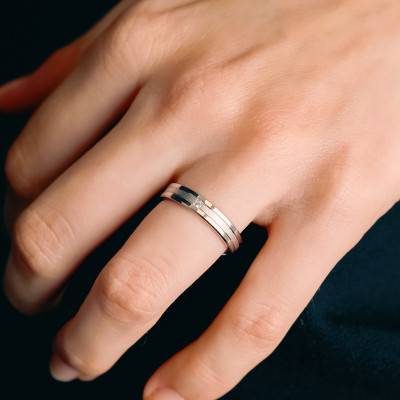 Alliance Ruban Standard à Trois Rainures en Or Blanc 750 & Diamant 0,017 ct, Largeur 4 mm - Fair'Belle