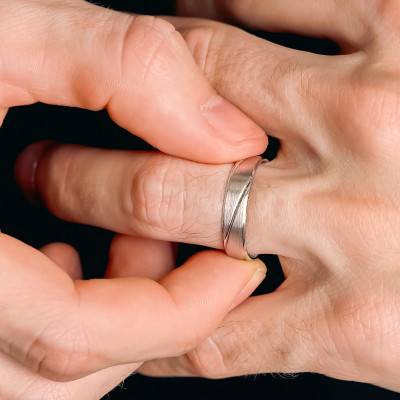 950 Platinum Comfort Ribbon Wedding Ring with Inclined Grooves, Width 5 mm - Fair'Belle