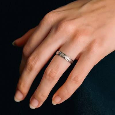 750 White Gold Frosted Concave Standard Wedding Ring, Width 4 mm - Fair'Belle