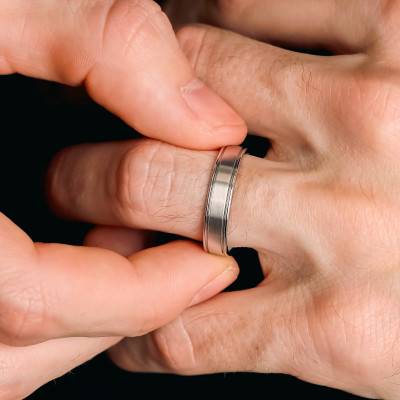 Platinum Comfort Ribbon Fantasy Ring, Width 5 mm - Fair'Belle