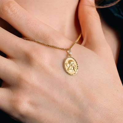 Médaille Ovale Ange Pensif en Or Jaune 750 - Lumiosa