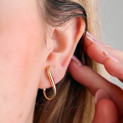 750/1000 Yellow Gold Oval Hoop Earrings, 3.90 mm Diameter - Emanessence