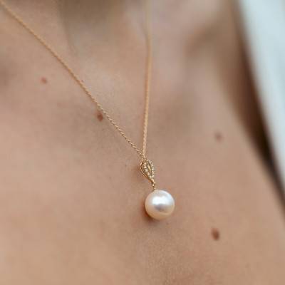 Pendentif Perle d'Eau Douce 10/11 mm en Or Jaune 750 et Diamants 0,055 ct - Négoce-îles