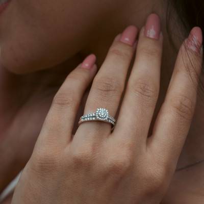 375 White Gold & GSI Diamond Comfort Engagement Ring and Half-Turn Wedding Ring Duo Joie - Alliantine