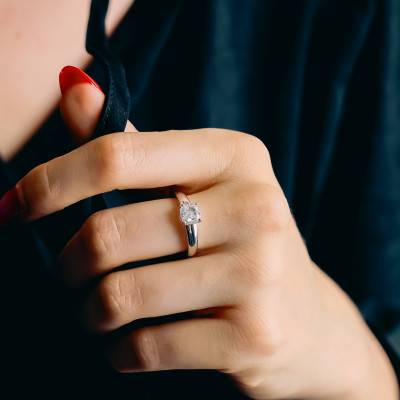 750 White Gold Solitaire Ring & 1.50 ct Diamond - Size 54 - Divine