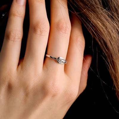 Bague Solitaire Diamant 0.15 ct effet 0,30 ct en Or Blanc 375 - Divine