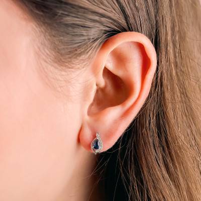 Boucles d'oreilles en Or Blanc 375, Saphirs & Diamants 0,06 ct - Aurora